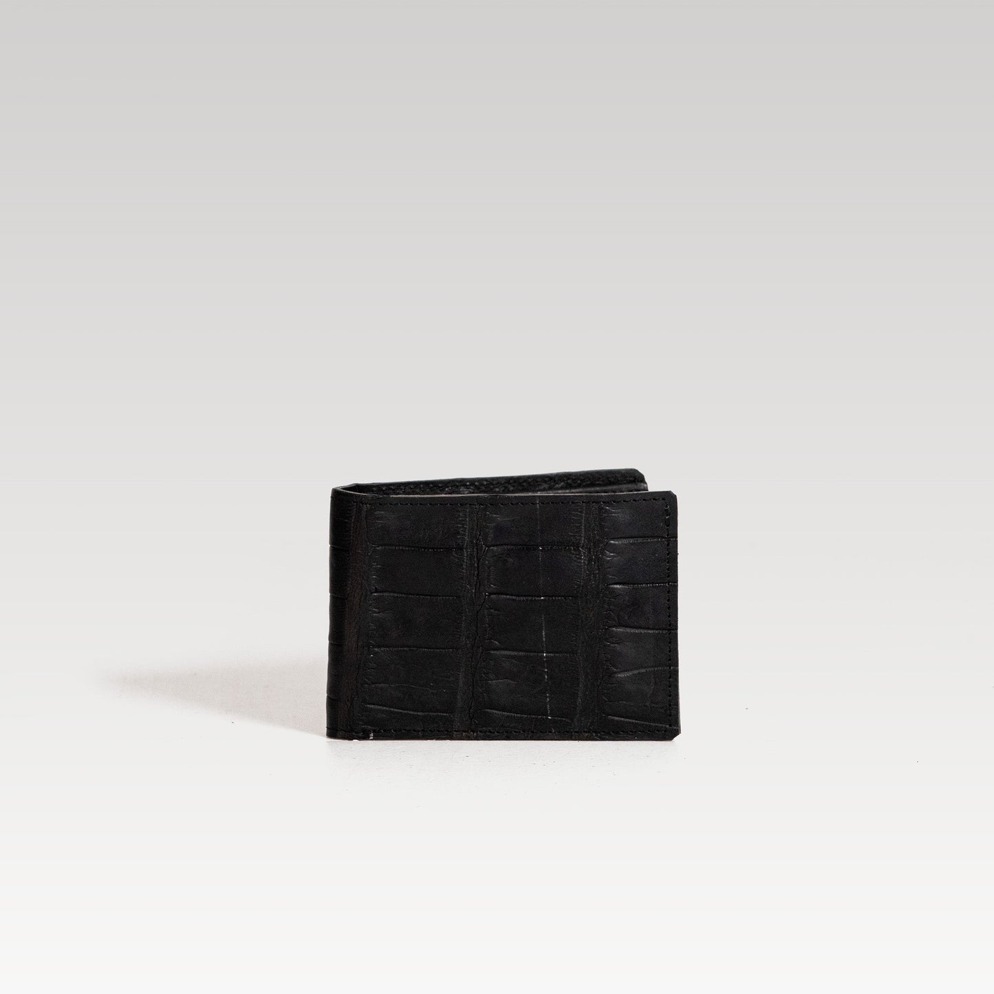 Véritable portefeuille en crocodile.